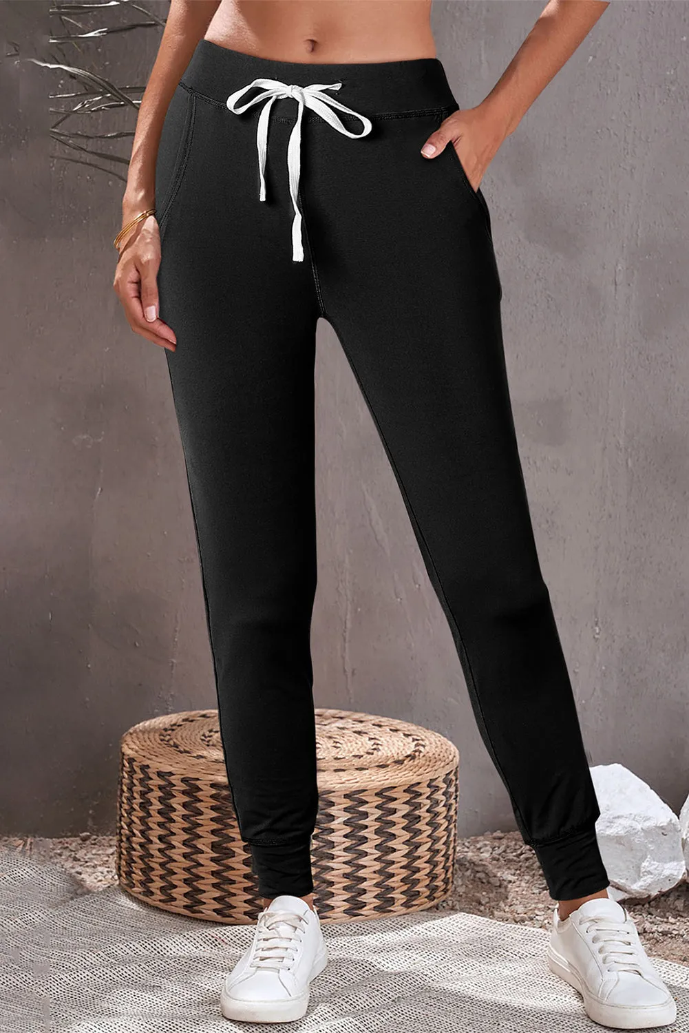 Black Solid Pocketed Slim Joggers Pant