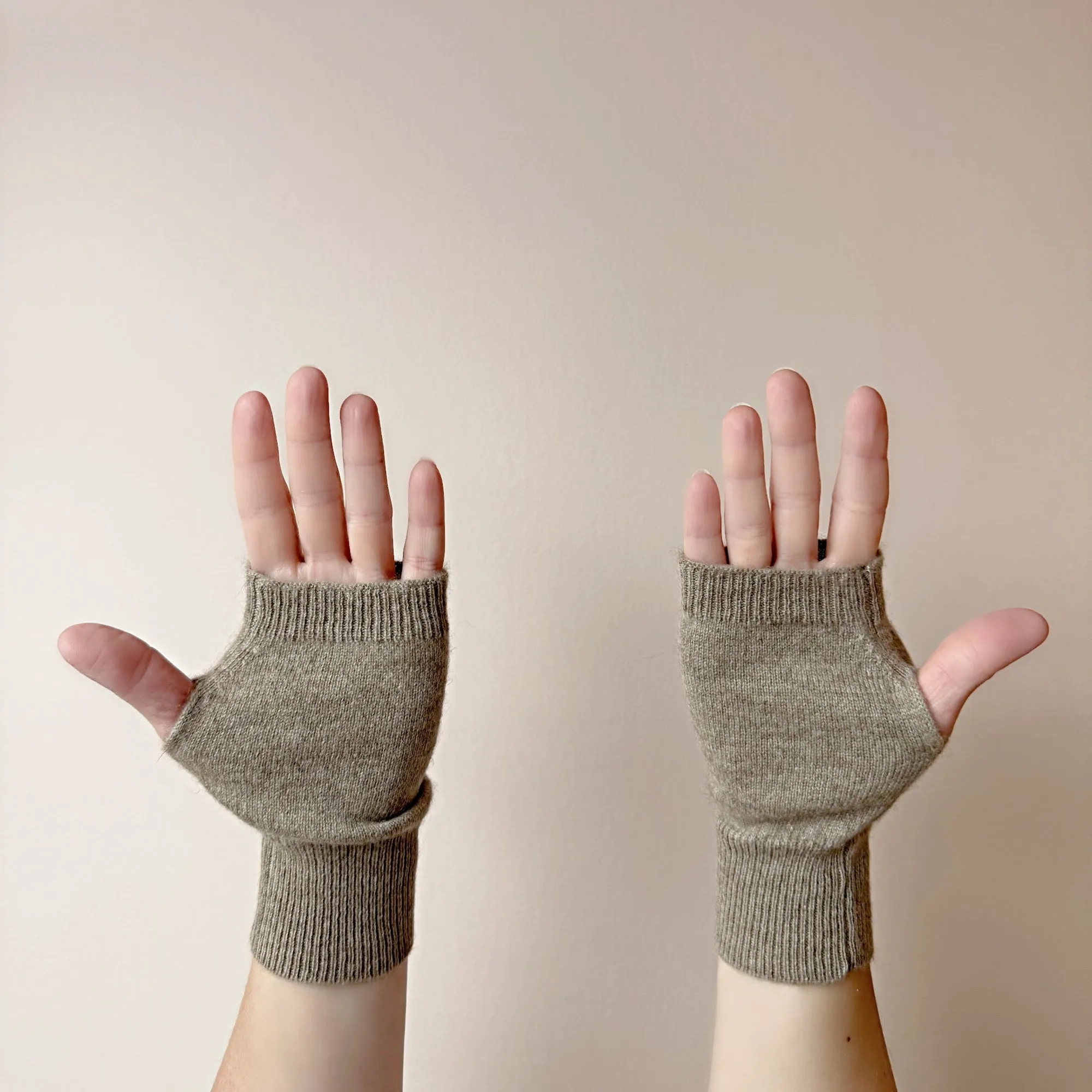 Cashmere wrist warmers | Fingerless gloves | Natural or Taupe