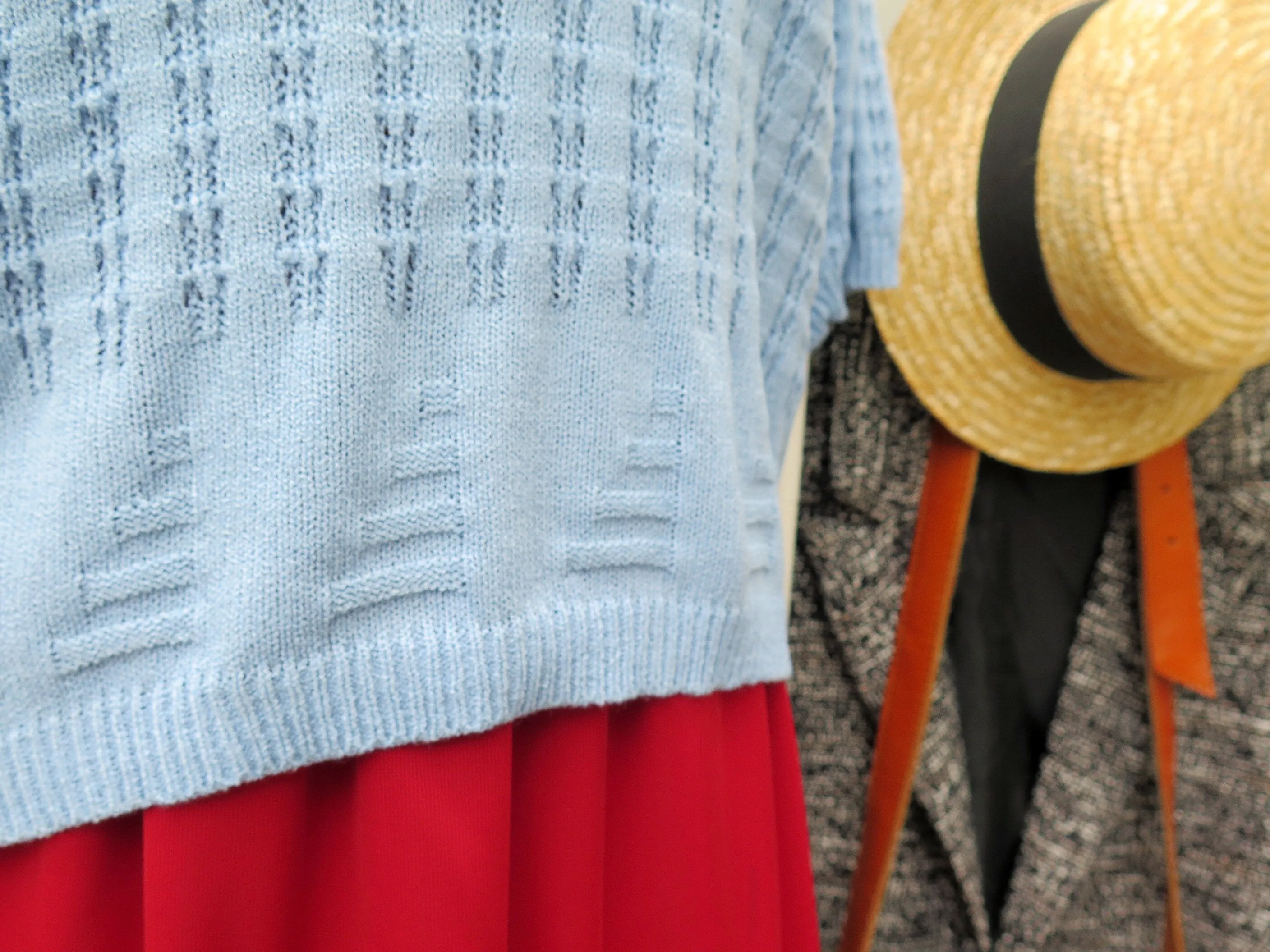 Soft side up | Vintage 1960s Crochet knit light blue Slouchy top