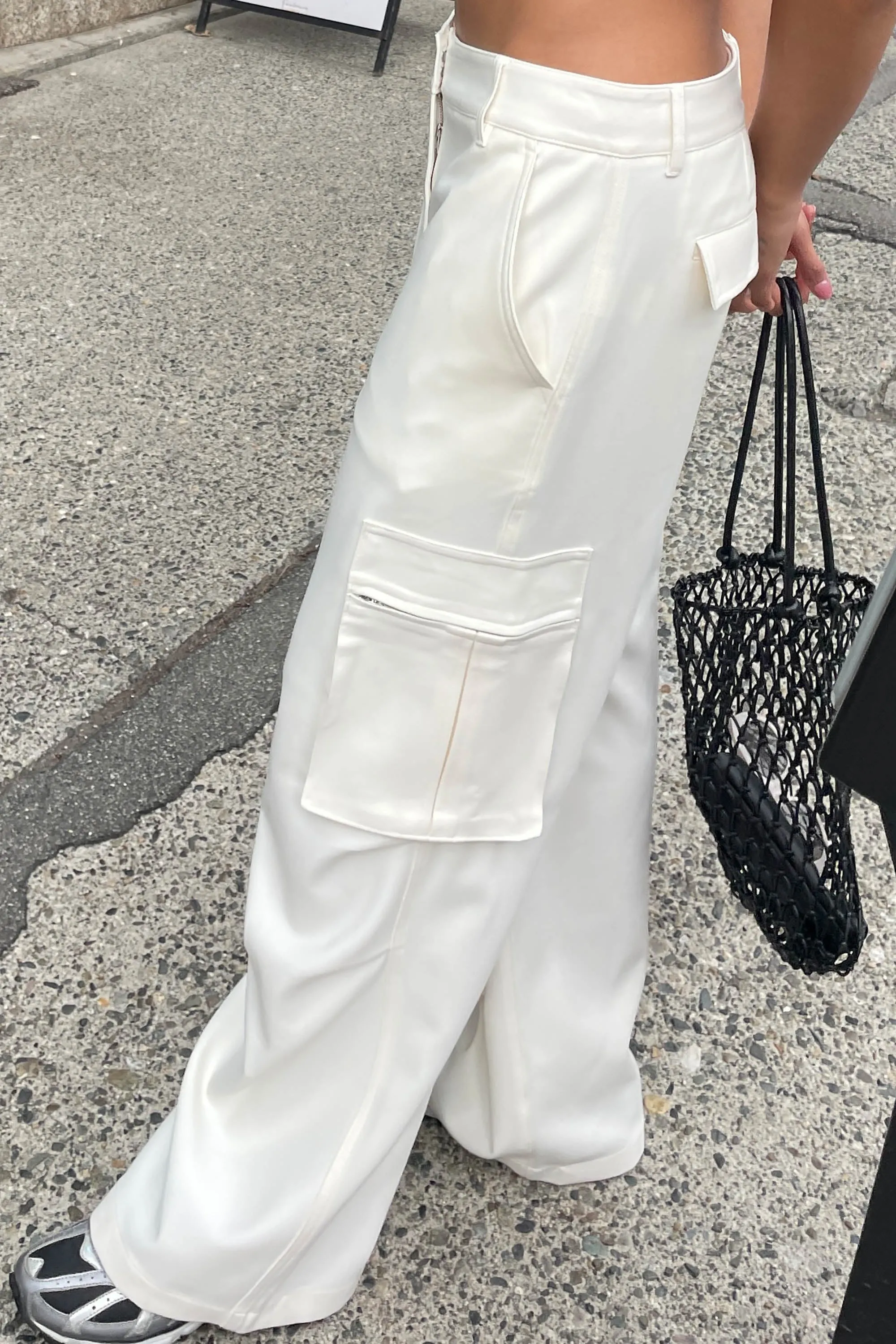 WIDE LEG SUITING PANT WITH CARGO POCKETS